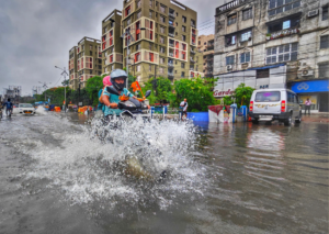 IMD issues heavy rain alert for multiple Indian states during active monsoon conditions.